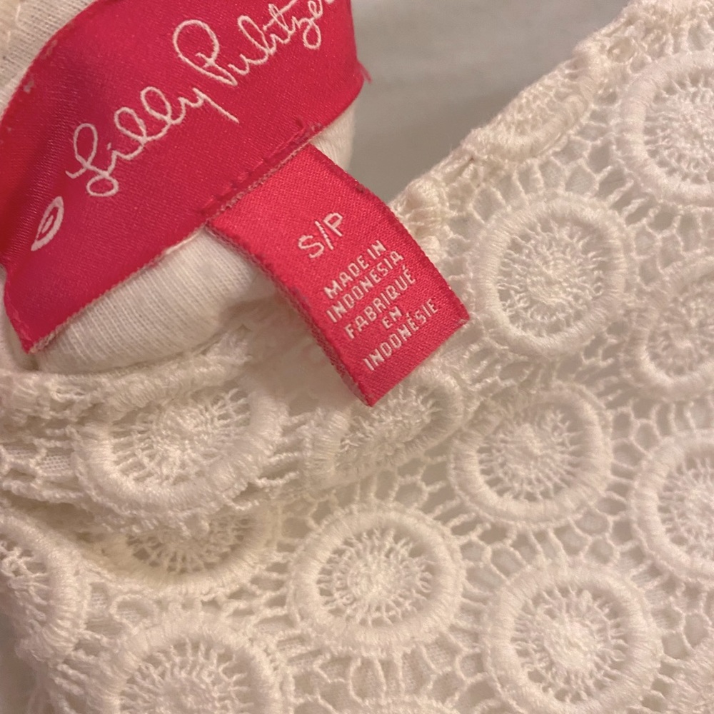 Cute lace cropped top from Lilly Pulitzer Target. Good condition